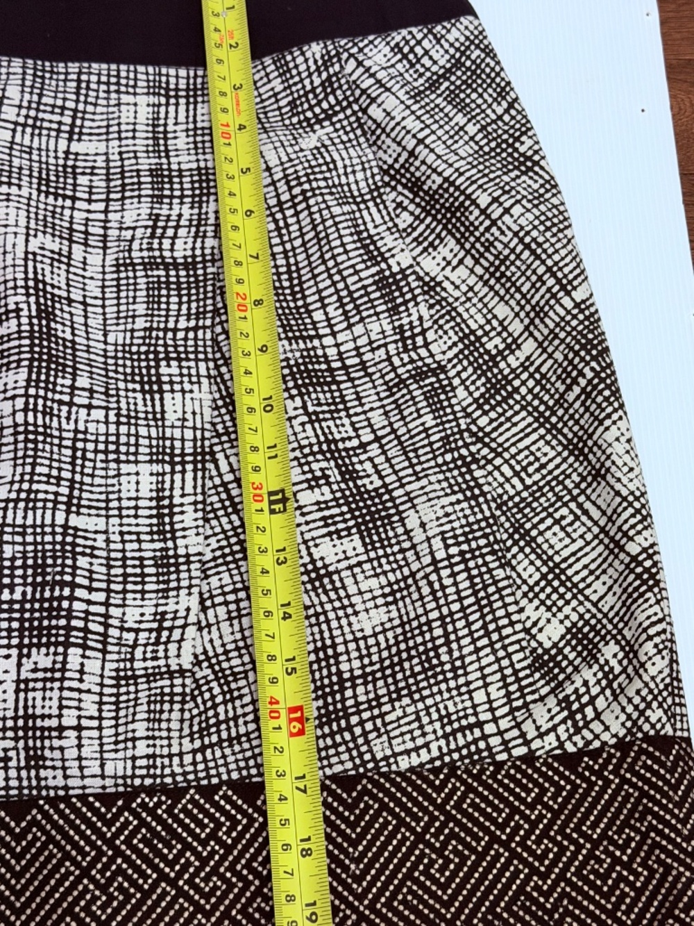 Weekend Max Mara mid-rise skirt. Size 6 - Picture 9 of 15